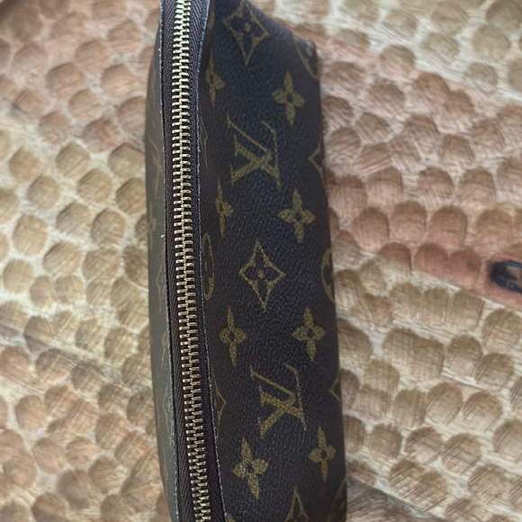Louis Vuitton Cosmetic Pouch - Picture 3 of 7